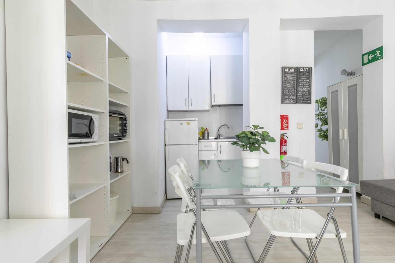 Appartamento Acogedor y céntrico estudio Madrid Esterno foto