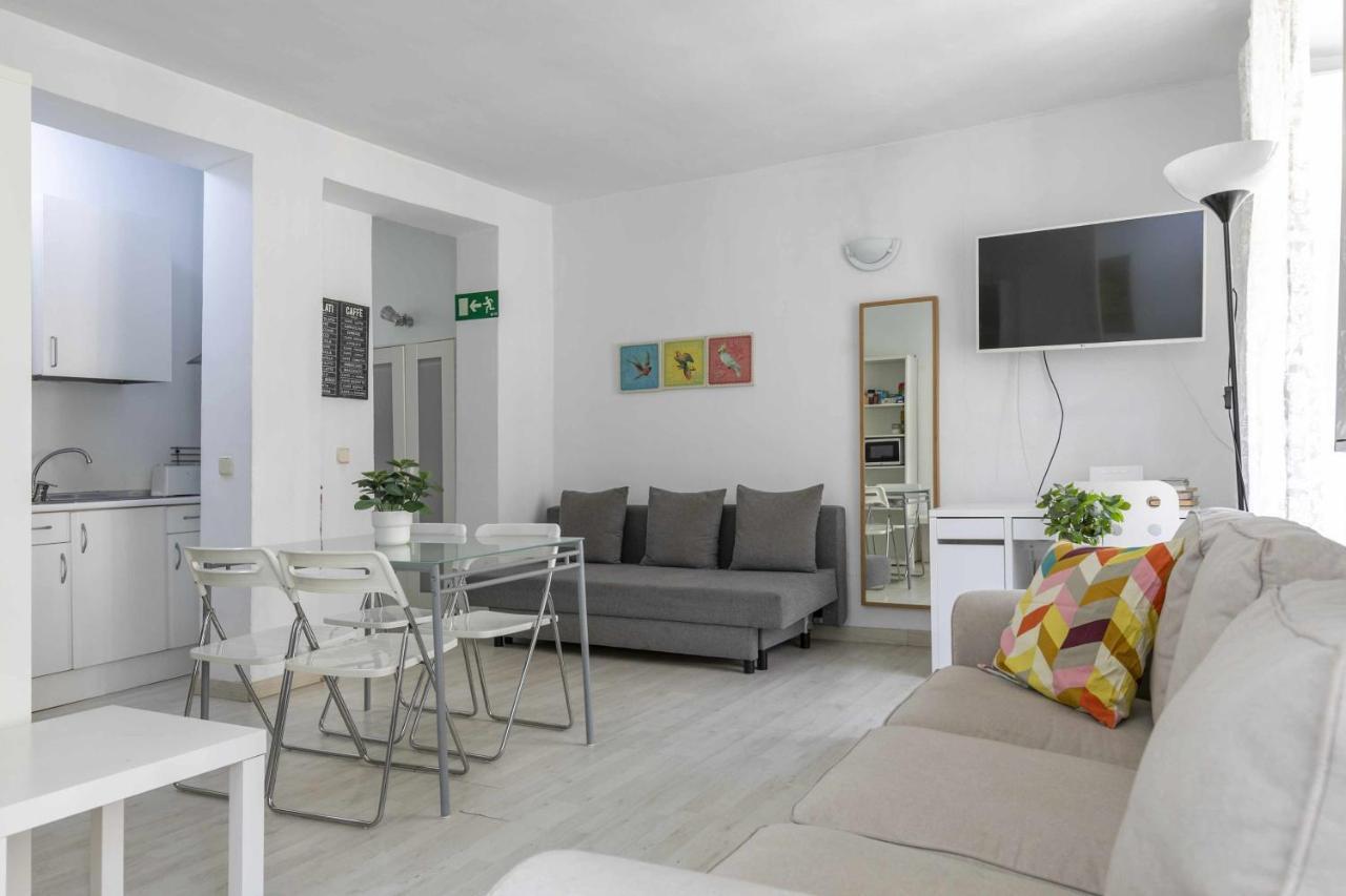 Appartamento Acogedor y céntrico estudio Madrid Esterno foto