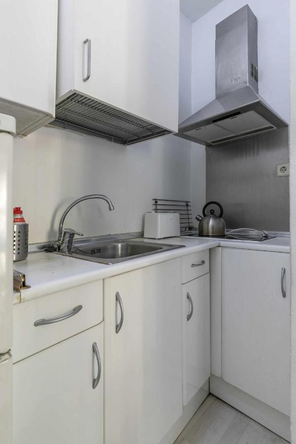 Appartamento Acogedor y céntrico estudio Madrid Esterno foto