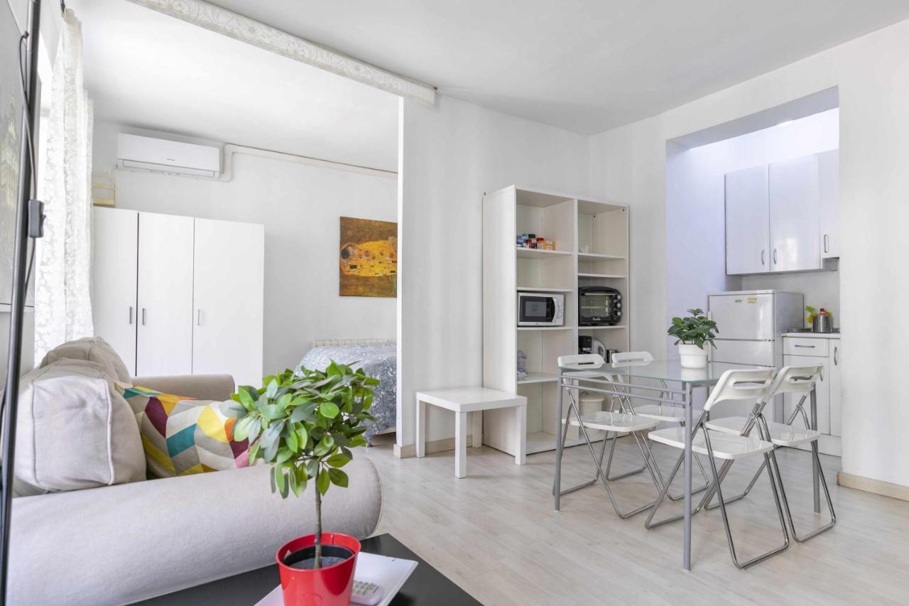 Appartamento Acogedor y céntrico estudio Madrid Esterno foto